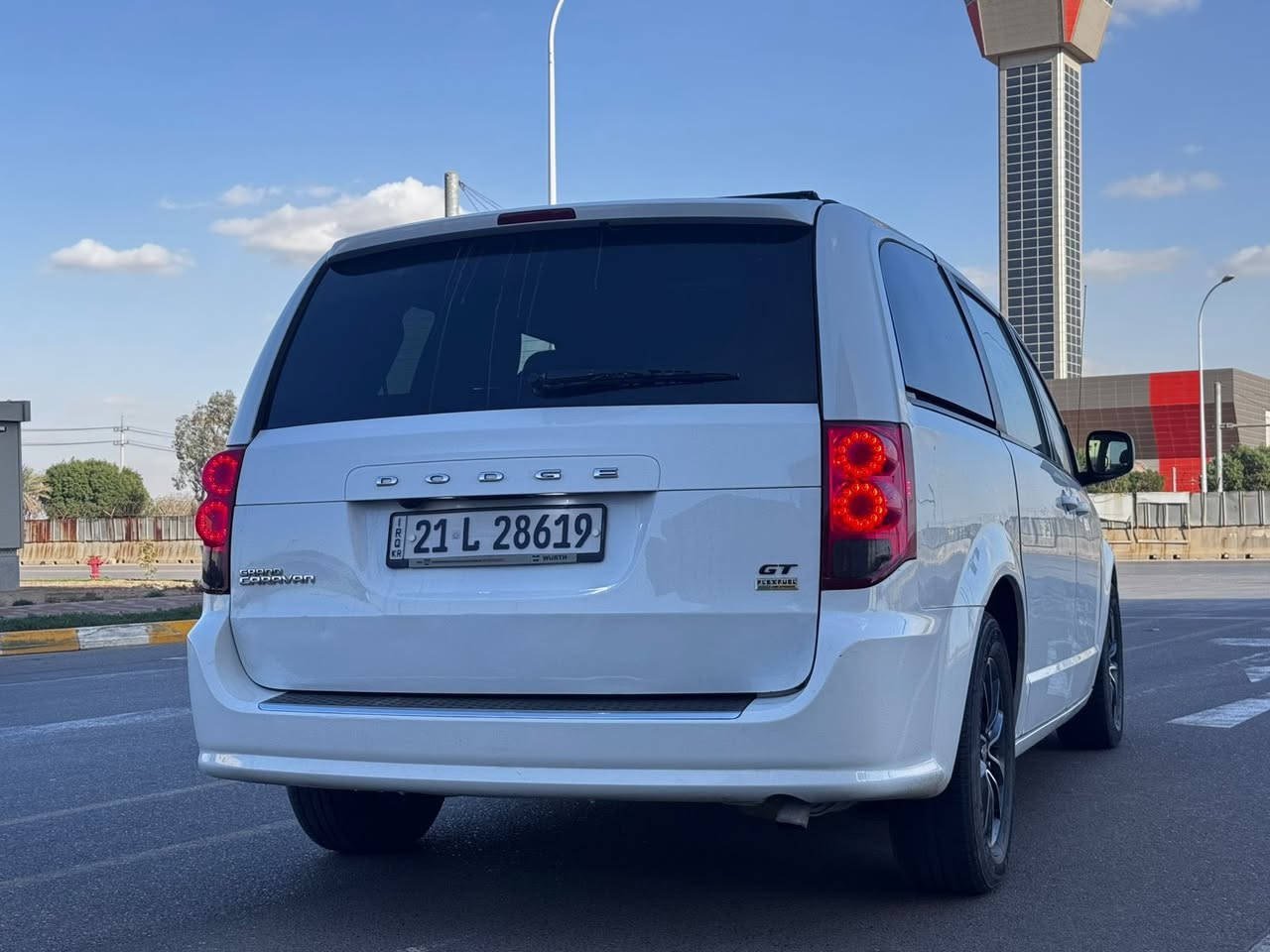 دوج كرفان ٢٠١٨. GT
رقم شمالي تحويل مباشر 
السعر ١٧٥ 
مواصفات GT يعني فول الفول 
باب كهرباء وبرداد وفرس سقف وكشن جلد 
وباقي المواصفات معروفه  

سونار موجود 
حادثها حافت الجاملغ الخلفي    
تقرير كارفكس وسونار موجود بالصور 
بيه قطع زغار صبغ غير الحادث ٣ 
ورقم الشاصي 

مكاني بغداد سيديه  

 ***********  واتس موجود
