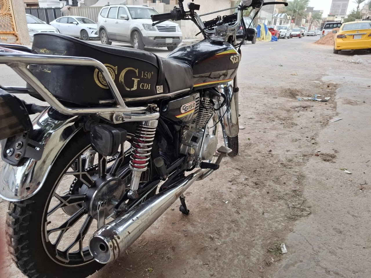 السلام عليكم دراجه ٥ كير موديل ٢٤ بيها ٦٥٠وبيبها مجال مكاني جميله   ***********
