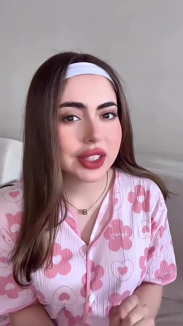 نور جربت كريم التفتيح من فيفيان وحبت النتيجة✨
تركيبة كورية بفيتامين C 🍊 مستخلص عرق السوس 🍃 والنياسيناميد ✨
بشرة أكثر أشراقة ونعومة وخالية من التصبغات !
لا تفوتين الفرصة اطلبيه اليوم وشوفي الفرق 💖


**إذا كنت صاحب هذا الإعلان وتريد حذفه لأي سبب، رجاءا أرسل رسالة إلى الدعم الفني**