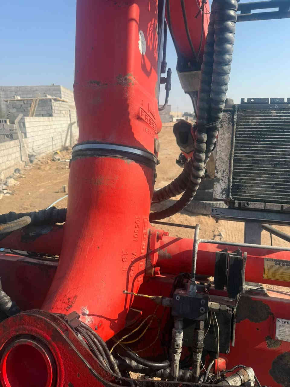 سلام عليكم كرين فاسى  للبيع حجم 160 ليفر حفار موديل 2013 
كرين جديد للاستفسار ***********
