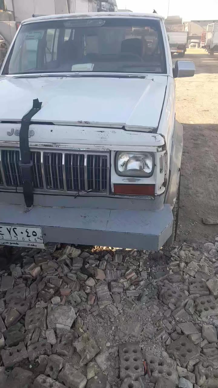 جيب شيروكي١٩٩٢ بغداد خصوصي مكينه وكير بطه السيارة موجودة بغداد المدائن معروضه ب٣٠ وبيه مجال ***********
