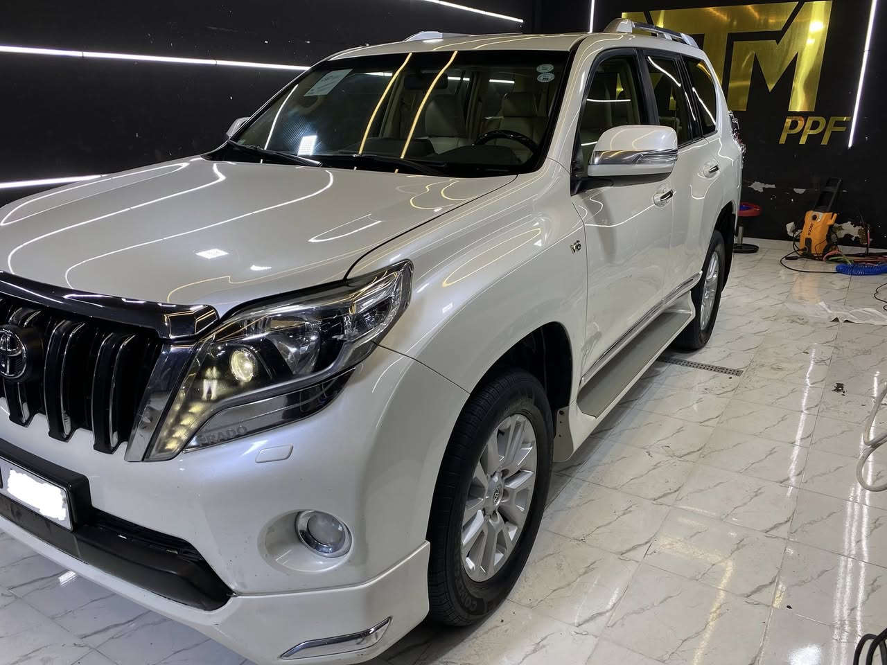 تويوتا برادو 2016 فئة TXL فول خليجي وكالة ساز ماشية 194 الف و ارقم اربيل الجديد تحويل مباشر بصمة سلايد جلد 
و كراسي كهرباء ومحرك V6 السيارة بيه 
طخة بسيطة بين البابتين بدون دواخل و 
بدون ايرباك وصار بيه صبغ بابتين جهه 
سايق وبيه سونار و محرك كير مكفولات أبيع شرط السونار و سعره جداً حلو و
مناسب سعره 28500$ الف دولار او 
285 ورقة وبيه مجال ومكاني هو بغداد 
ورقمي الاتصال ***********  ومحرك 6سلندر حجم 4000
