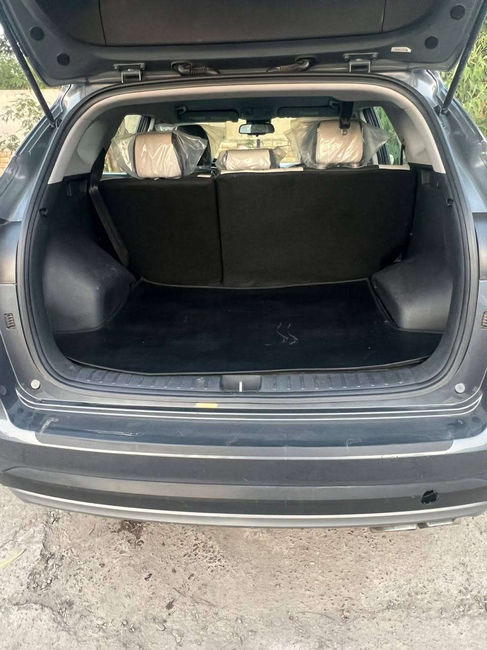 السلام عليكم 

توسان موديل 2021 رقم بغداد انكليزي باسمنا فول 1/1 ماعده الفتحه حادثها موجود بلمنشور السعر 160 وبيه مجال قليل ***********
