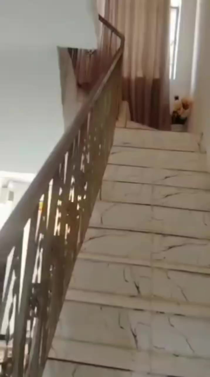 مشتمل ١٤٤م حي السكك قرب جامع النور شارع ٦ محدث، بسعر مشتمل بالثالثة 
طابقين ٣ غرف و مدخلين واحد على الاستقبال و الاخر على المطبخ و يفيد اهل الاستثمار يتأجر بوارد زين مقارنة بالسعر
للإستفسار الاتصال *********** 
او زيارة مكتب النور للعقار في حي الضباط مقابل محلات المليسي للانشائيه عمارة الجوهرة
