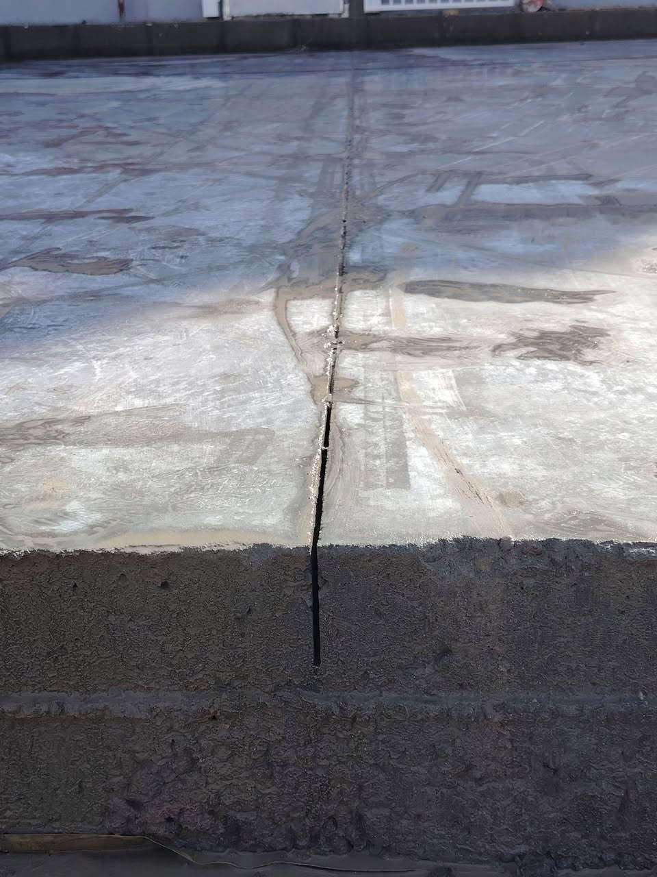 #شركه الضامن ضمان حقيقي
 الدقّة تبدي من الأرض
صقل احترافي بآلات حديثة يخلّي الأرضية مرآة ✨
قوّة بالأداء… نعومة بالنتيجة.دك قالب حديد مضبوط
فرش نايلون + BRC حسب المواصفات
سحب مسطرة بدقّة عالية
تنفيذ هندسي يضمن
قوّة تحمّل • استواء مثالي • عمر أطول للأرضية
العمل تحت إشراف مهندس
*********** 
***********
***********
