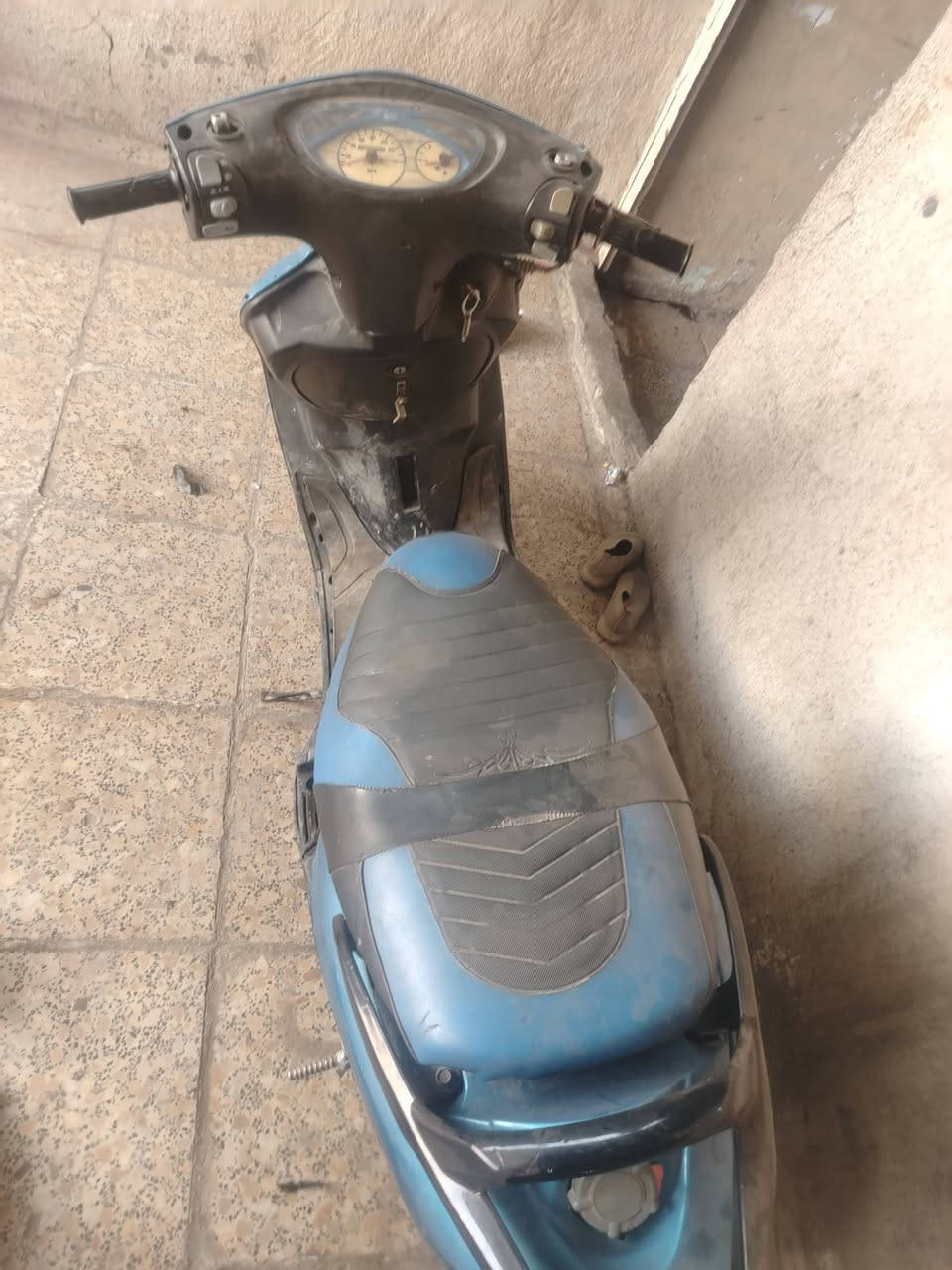 دراجه للبيع طافيه شباب إني أخذته 300الف طفت عندى وجفتتهه 80      وماطولت عندي هوايه.  هم رجعت طفت.    هندر لاطش وسلف.   واكف   الف صارت عليه 400 له  شي علئ شى ابيعه 250 لي يريده بمكاني بغداد بياع تقاطع درويش. ***********
