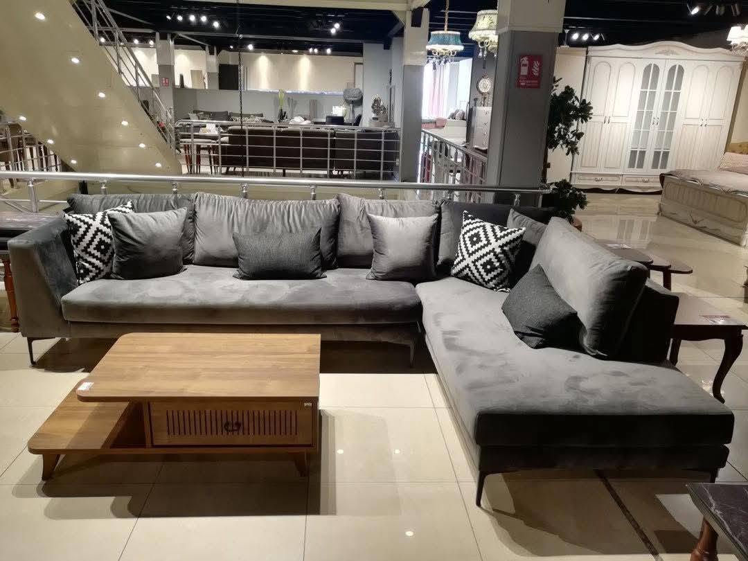 🛋️ للبيع: تخم كورنر مستعمل بحالة ممتازة جداً (نظيف)
​اللون: رصاصي أنيق (كما موضح بالصور).
​الموديل: زاوية (يمين).
​القياسات: 310 سم × 213 سم (العمق 100 سم).
​حالة التخم: مستعمل ونظيف جداً.
​السعر: 500 ألف دينار (وبيه مجال بسيط للشراي).
​المكان: واسط - الكوت / حي الزهراء.
​للتواصل والاستفسار: ***********
