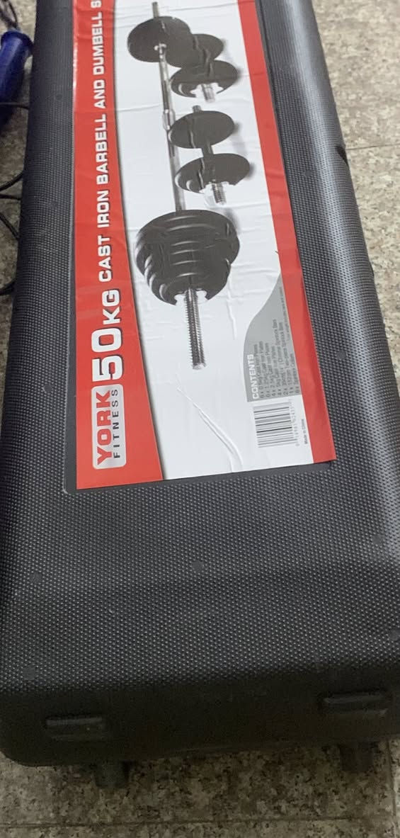 للبيع: طقم حديد (York) كامل مكمل – صالة رياضية ببيتك! 💪
يا شباب، اللي يريد يرتب جسمه ويترك عجز القاعات، عندي هاي الجنطة الرهيبة ماركة (York) الأصلية.

✅ حديد صب (مو بلاستيك) يعني يخدمك عمر.

✅ تحتوي على دمبلصات وبار طويل (شفتات) مع أوزان مختلفة.

✅ الجنطة مرتبة وسهلة الخزن و تحتوي على عجلات ل تسهل التنقل 

💰 السعر: 120 ألف دينار.

🤝 وبيها مجال للشراي (قفلها 115 ألف).

🚚 والتوصيل مجاني وين ما تكون!

للاستفسار راسلوني خاص.او على رقم ***********
