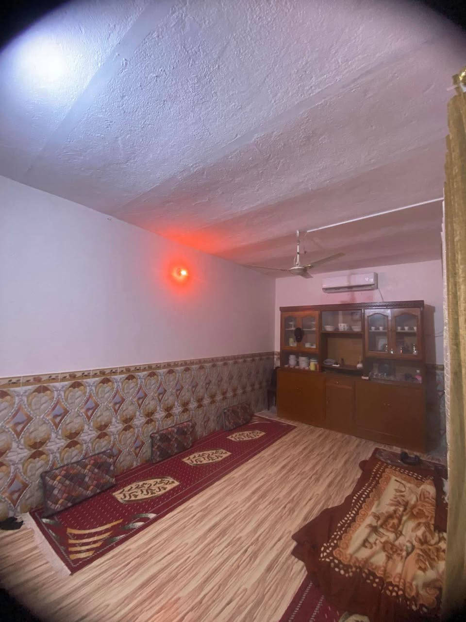 بيت للبيع السعر 85
تفاصيل البيت:
عدد الغرف 2
صاله واستقبال بالاضافه الى تخاريج داخليه 
مساحته 216 
الموقع /الفاو الشماليه قرب حسن سنتر 
الرقم للتواصل :***********
متواجد واتساب
