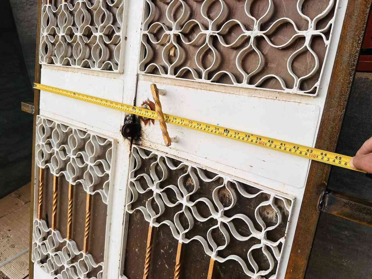 باب نضيف اخو الجديد للبيع 
كامل بس شدة 2 فرده
المكان العبيدي 75 الف
***********
