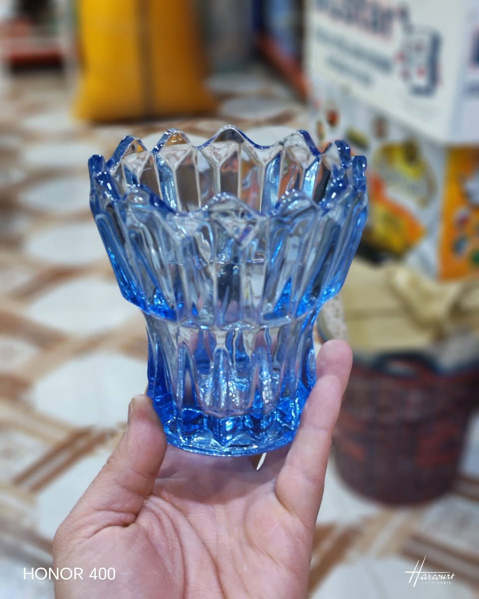 #مجمع_الحاج_صبار_واولاده_التجاري

قطعة أنيقة من الزجاج الأزرق المميّز ✨
مناسبة تكون فازة ورد صغيرة، أو حاملة ملاعق، أو لتقديم المكسّرات والحلويات.

🔹 تصميم مزخرف وراقي
🔹 زجاج سميك ونظيف
🔹 يضيف لمسة جمال لأي طاولة أو صالة

السعر: مناسب للجميع فقط ب 500 دينار 

للطلب أو الاستفسار راسلنا خاص 💙


**إذا كنت صاحب هذا الإعلان وتريد حذفه لأي سبب، رجاءا أرسل رسالة إلى الدعم الفني**