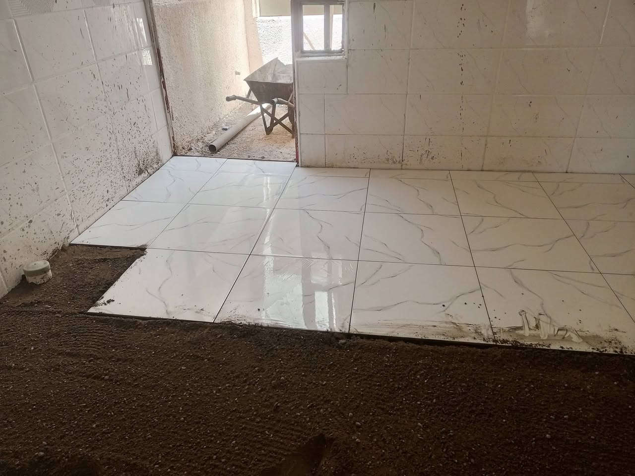 متوفر خلفه سيراميك جدران ورضيه بايات درج مرمر بورسلين كاشي بغداد فقط طب عل حساب وشوف لشغل درجه ولاله شغل ليزر ***********
