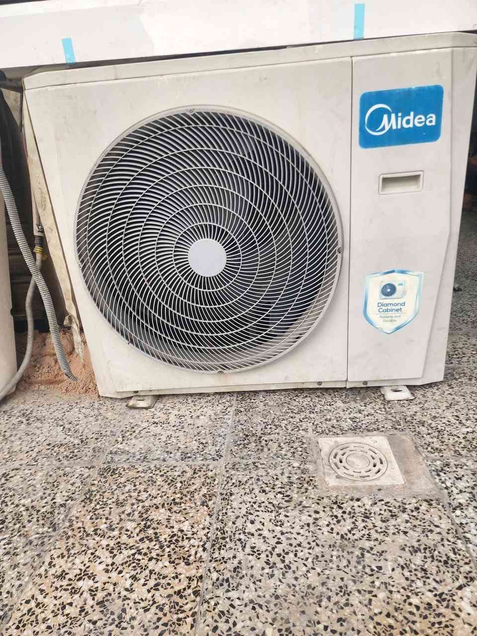 سلام عليكم سبلت ميديا 3طن بس تبريد بدون بوري غاز مقفول وكامل وعلا الفحص وضمان مكان بغداد الكماليه السعر 550 
***********
