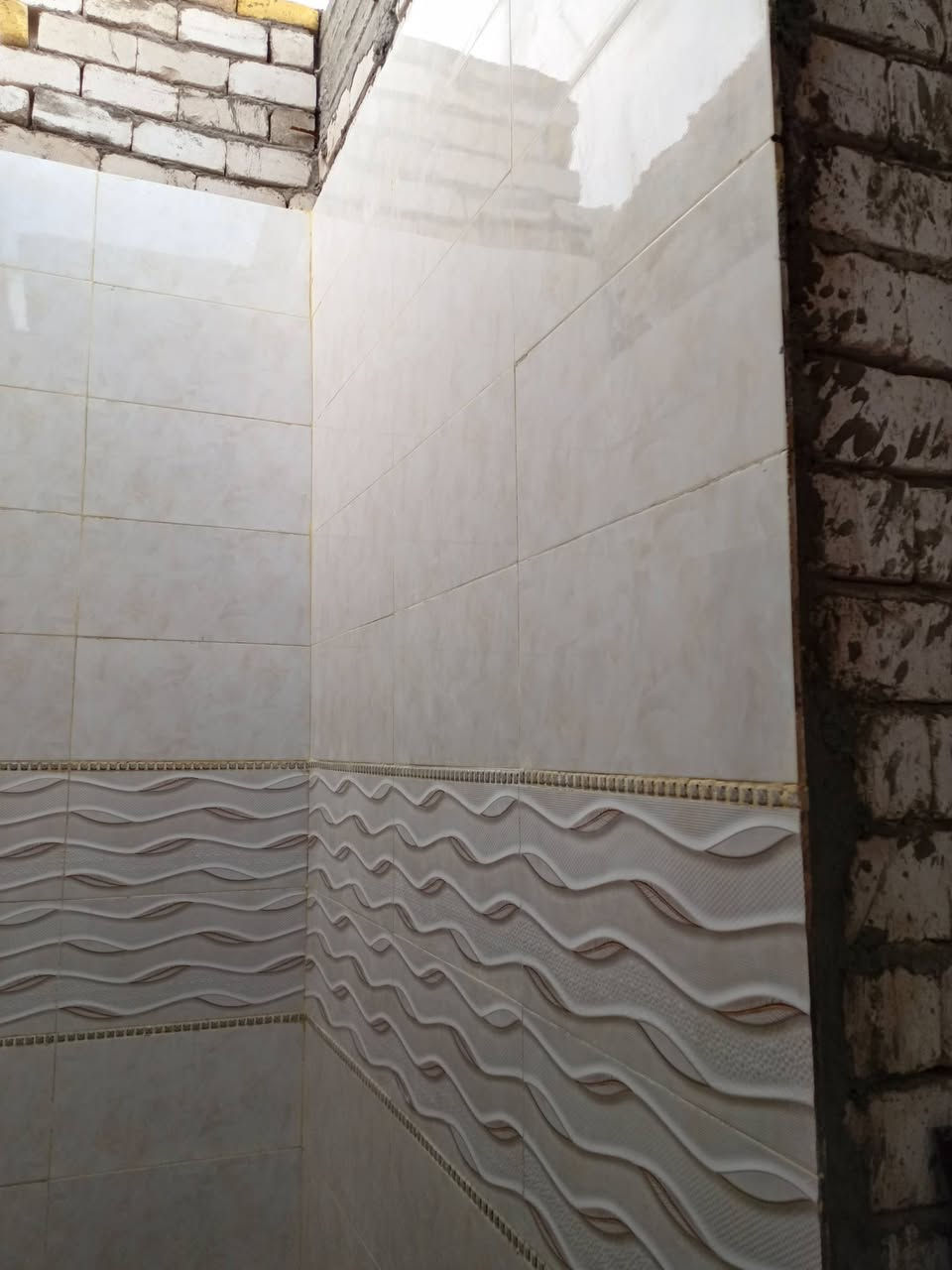 السلام عليكم خلفه سيراميك جداري وارضي متفرغ حاليا ***********بي واتس اب
