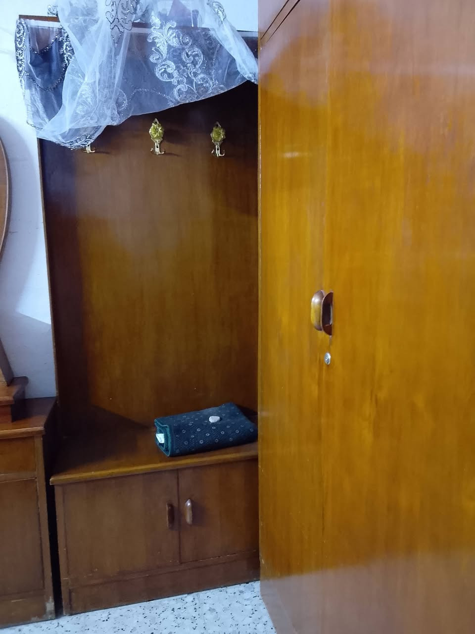 السلام عليكم غرفه للبيع صاج عراقي مكان مدينه الصدر رقم الهاتف ***********
