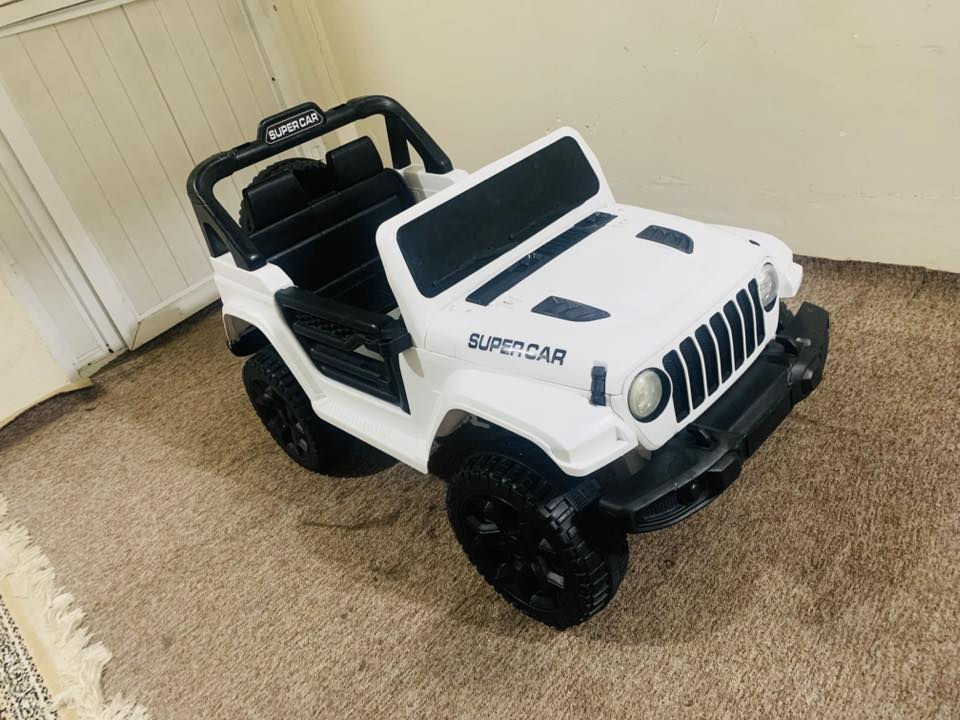 بۆ فرۆشتن: سەیارەی منداڵان Super Car 🏎️
• بەشەرت: پاتری، شەحن، سلف، هۆڕن و گۆرانی (هەمووی کار دەکات).
• تایبەتمەندی: چوار تەکەر دەبڵ سپرینگە (بۆ هەموو جۆرە زەوییەک).
• پاکی: زۆر خاوێنە و مەرجی پاکی لەگەڵە.
• گەیاندن: بۆ ناو هەولێر و دەوروبەری بەخۆڕاییە 🚚.
نرخ: [100 هەزار ] (تەنزیلی تێدایە).
بۆ پەیوەندی: [***********]
