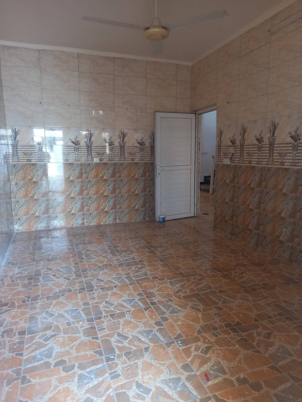 للأيجار بيت ٢٠٠ متر في القادسيه حي الضباط يحتوي على غرفتين وموزع كبير واستقبال ومطبخ وصحيات وكراج السعر ٣٥٠ ألف للإستفسار***********
