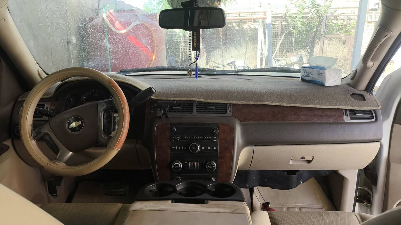 السلام عليكم تاهو موديل 2012LT وارد خليجي 
ماشيه 218,100km لون ابيض مقفوله كفاله عامه من اي ضربه وصبغ عدة صبغ في الصندوق مقدار شبر مربع 
بها عطل توربين بالجير 
بيها خياس كما موضح بالصور 
السعر 225 ورقة 
رقم بغداد خصوصي 
السنوية تنتهي في 2027
رقم الهاتف ***********
رقم الهاتف ***********
