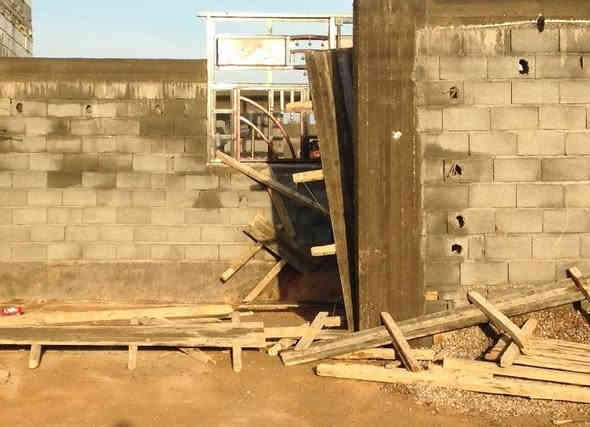 سلام عليكم خلفة بناء طابوق وبلوك متفرغ حاليا اخذ مقطوعة تسليم بيت هيكل  عمل وجميع انواع  الترميم ***********
