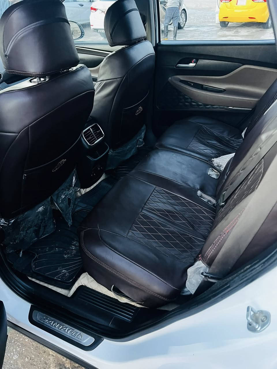 للبيع – هيونداي سنتافي 2020
فول مواصفات ما عدا البانوراما
تشغيل عن بُعد
كشنات جلد كهرباء (تبريد + تدفئة)
حساسات أمامي وخلفي
كاميرا خلفية
السيارة نظيفة وجاهزة للفحص
السعر 195 وبيها مجال 
للتواصل ***********
