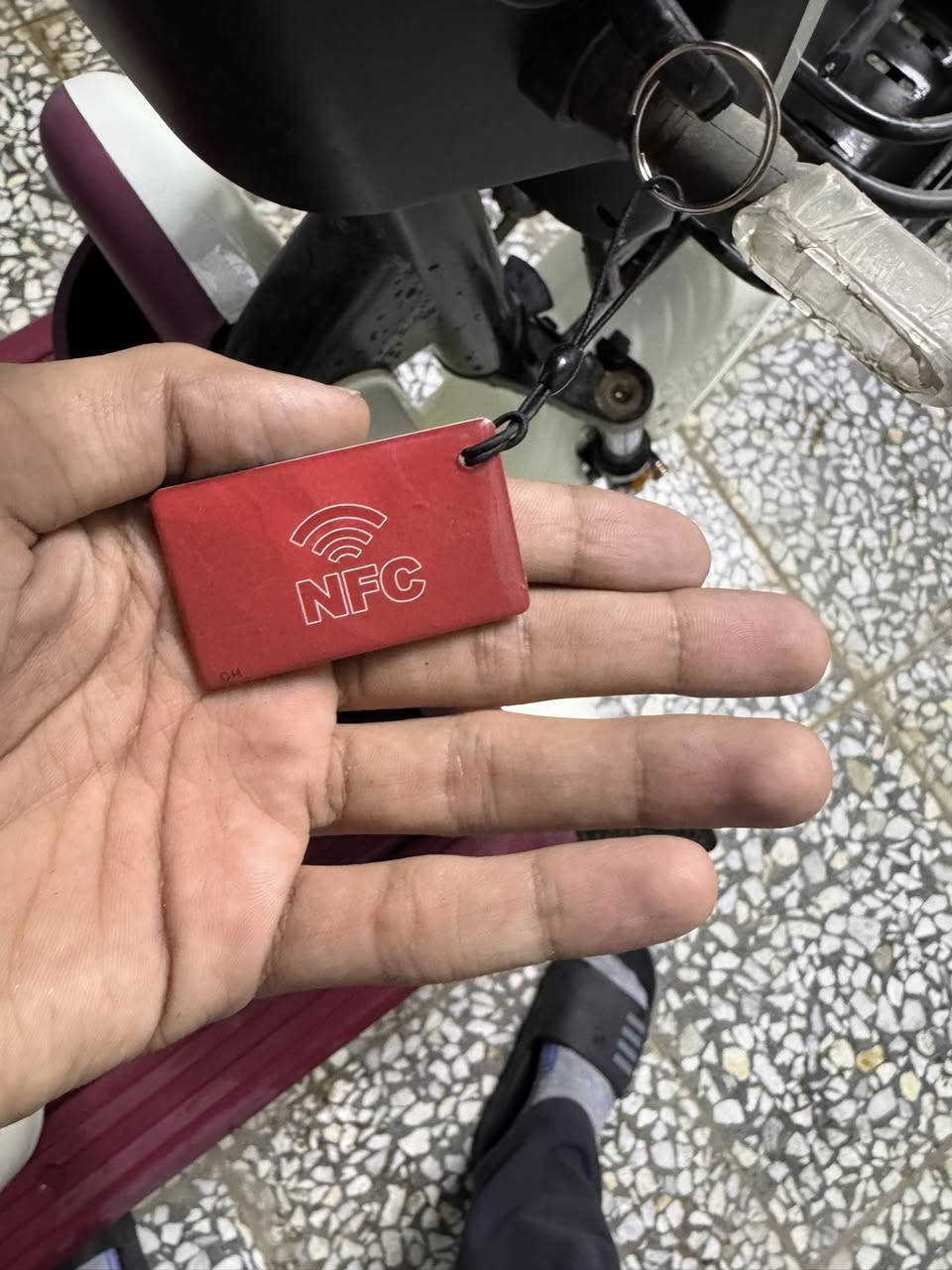 السلام عليكم للبيع دراجه شحن جديده كلش بيها مواصفات ماعرف بيهن مكانها بغداد المشتل ***********#
