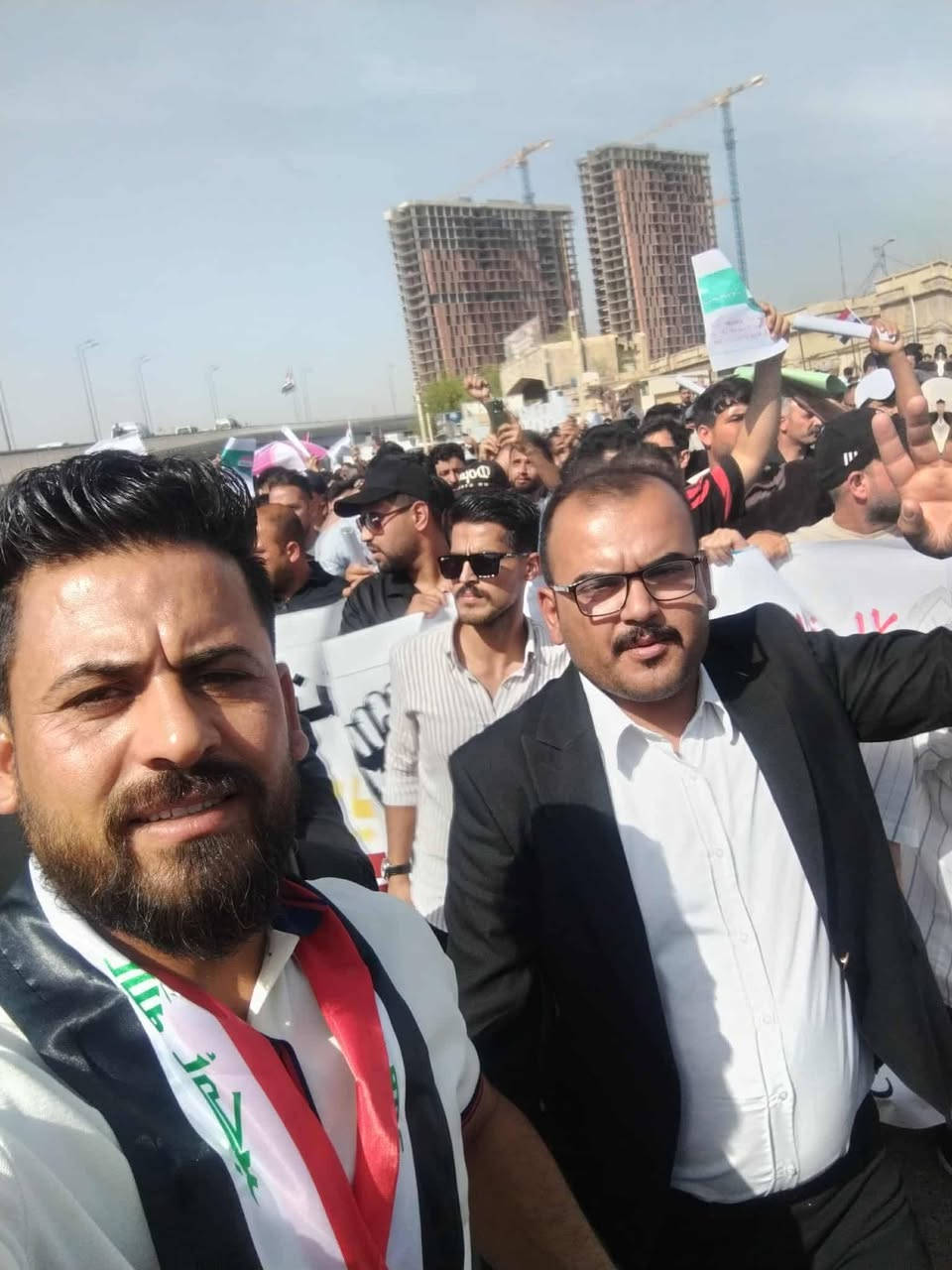هام جدا لكل خريجي محافظة الديوانية اخوتي الكرام ارجوا التدقيق جدا في هذا المنشور.
تعليمات جدا مهمه نرجوا من الاخوه،والاخوات خريجي محافظة الديوانية ممن يرغبون في المشاركة في استحصال حقوقهم والحريصين فعلا على ضمان مستقبلهم نرجوا قراءة الفقرات ادناه .

⚠️ ملاحظات مهمة جداً:

الأجرة تُدفع مقدماً لضمان الحجز./ ذهاب واياب

العدد محدود ويتم تحديده حسب عدد المقاعد.

التنظيم دقيق، لذلك لا تجيني تكول “ناوي”، لأن النفرات راح تكون مكتملة.

📌 تنويه مهم جداً:

بالنسبة للأشخاص اللي راح يروحون بسياراتهم الخاصة، راح يكون هناك تسجيل أسماء لضمان التنظيم.

الأشخاص الجدد اللي ما مسجلين بالاستمارة الإلكترونية، راح يتم تسجيلهم في بغداد وقت المظاهرة حصراً.

━━━━━━━━━━━━━━━━━━━

📍مركز المحافظة ..++ قضاء السنية

حسين الزيادي ***********

حسين الفراتي ***********

━━━━━━━━━━━━━━━━━━━

📍 قضاء عفك  ..الاستاذ سلام الغرابي 

***********

━━━━━━━━━━━━━━━━━━ف ━ قضاء..ال بدير ... الاستاذ امير ستار

0780 808 8087

_______

📍 قضاء نفر الاستاذ زيد العوادي 

***********

━━━━━━━━━━━━━━━━━━━

📍 قضاء سومر / ال فاضليه الاستاذ مراد رحمن الثخيناوي 

         ***********

  

━━━━━━━━━━━━━━━━━━━

📍 قضاء الدغاره... الاستاذ محمد فرحان 

       ***********

━━━━━

قضاء المهناويه.. الاستاذ مكصد 

***********

━━━━━━━━━━━━━━━━━━━

📍قضاء الشاميه ... الاستاذ سلام العبيدي 

   ***********

━━━━━━━━━━━━━━━━━

قضاء الشافعية.. الاستاذ مصطفى حمود 

***********

━━━━━━━━━━━━━━━━━━━

📍 قضاء الحمزة.. الاستاذ مصطفى منصور 

        ***********

━━━━━━━━━━━━━━━━━━━

#قضاء ...  غماس الاستاذ ادريس 

    ***********

#قضاء السدير .. الاستاذ زين العابدين 

   ***********

📢 تنويه أخير: التنظيم هذا لخدمتكم، والالتزام هو أساس نجاحنا.

اللي يريد يشارك، يتواصل مباشرة ويثبت اسمه 

✊ حضوركم هو قوتكم... والتنظيم هو طريقنا للوصول.

ملاحظة مهمه جدا.

يوم الاحد القادم 6/7 يغلق التسجيل على حجز المقاعد.

لايهمنا العدد بقدر مايهمنا نوعية الخريج الشجاع القوي المطالب بحقوقه مع اخوته من الخريجين ع مستوى محافظات العراق كافه 

خروجك في يوم المظاهرة السلمية في بغداد يوم الثلاثاء  6/9 على مسؤوليتك الخاصه والتنسيقية مسؤوله فقط عن توفير السيارات وتنظيمك في ساحةالتظاهر التي ستكون  تجمعها العلاوي  قرب جامع بيت بنيه في بغداد الساعه 8 صباحا 
⭕⭕علما ان تسجيل خريجين المهناويه والصلاحيه يكون في استوديو المصطفى مقابيل دائرة الكهرباء في المهناويه مع اجور النقل ١٠ الف دينار 

#ممثل خريجين الديوانية 

#حسين_الزيادي

حسين الفراتي 

        #تنسيقية_وممثلية_خريجين_الديوانية

ممثل المهناويه والصلاحيه 

#اخوكم_مكصد_الكردي
