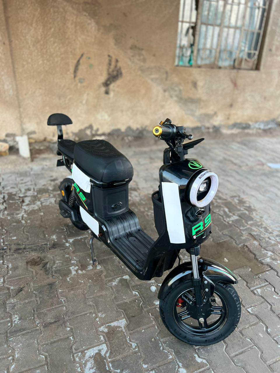 دراجه شحن 2024  مستعمل قليل الدراجه حلوه وكلشي بيها كامل ماكو اي نقوصات للبيع بصره الامن الداخلي  السعر ٣٥٠ الرقم *********** Singapore
