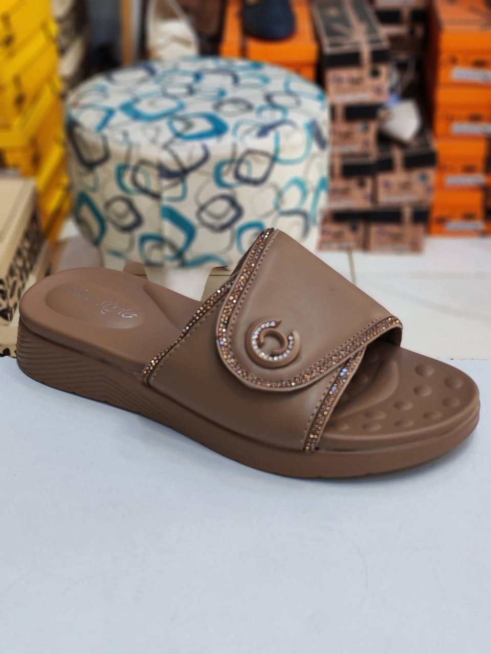 #جديد
سعر القطعة 💥 15000 الف 💥
شحاطة كعب 2سم طبي خفيف الوان المعروضه فقط
#العنوان خانقين مجمع الحاج قاسم خلف مجمع حبيب مول
توصيل جميع المحافظات وداخل خانقين واتس ***********
احذية و حقائب بشار
