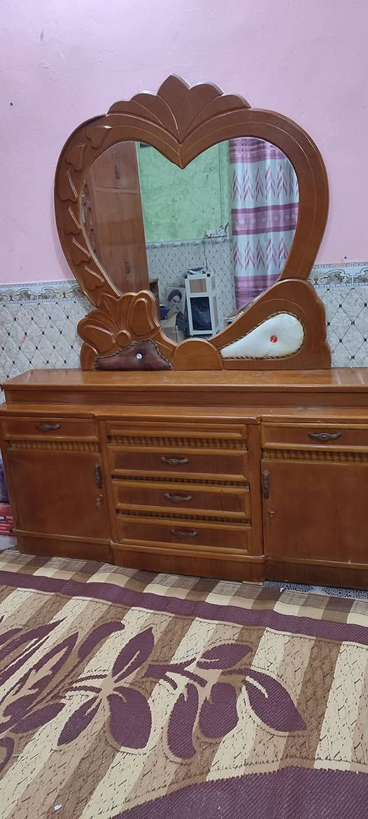 غرفة اخشاب تسگام صاج الكنتور طابقين  ارتفاع 2.5 والعرض 3.68  
الغرفة تتكون من 
كنتور
 وچرباية كاملة مع مندر اسفنج اصلي 
وزاوية 
مراية صالون 
ميز شاشة 
السعر مليون ونصف قفل 
الهاتف ***********
مكلف بالنشر
