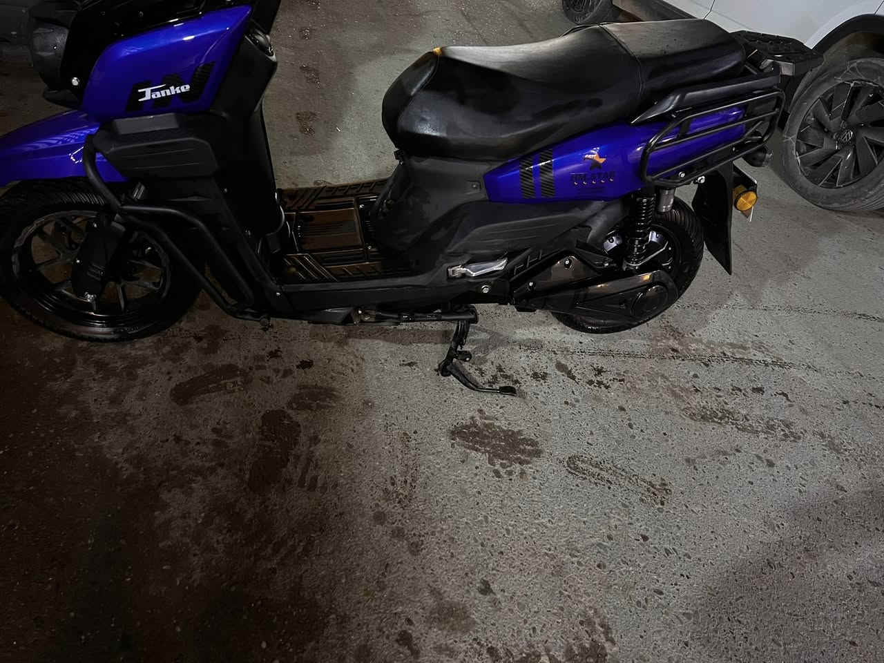 سلام عليكم شباب دراجه اخت الجديده مابيها نقص برغي كلها كامله من تار لتاير تشغل سلف وتطلع مكاني الشعب. شارع عدن ***********  السعر مليون 200 بيها مجال
