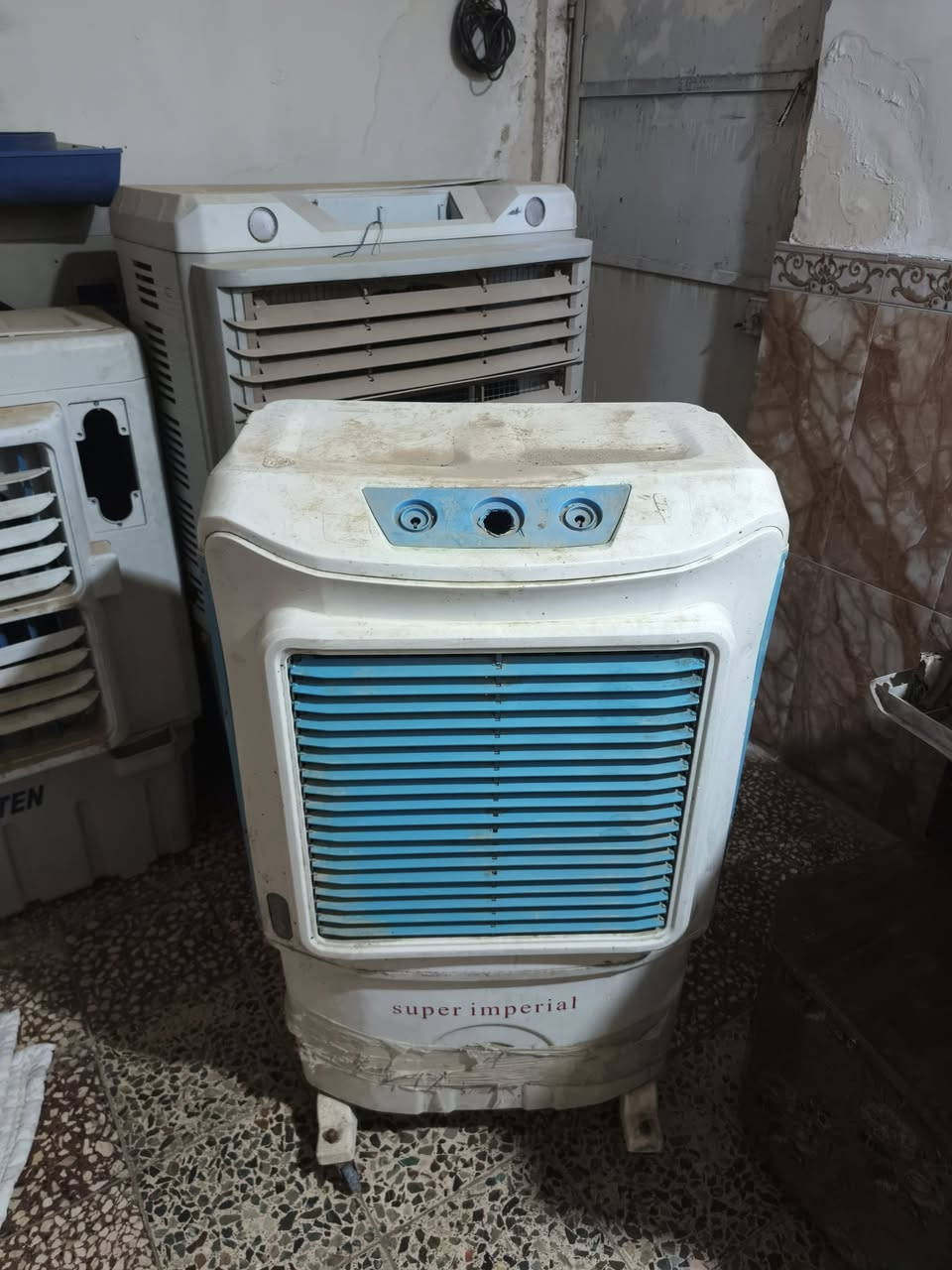 مبرده شغاله مابيهه شي بس هيه مربوطه فول سعرهه ٦٥ اوفن مستعمليه قليل نضيف كلش سعره ٤٥ مكانهن الحله مدينة الثوره للتواصل على رقم *********** او مراسلة الصفحه

