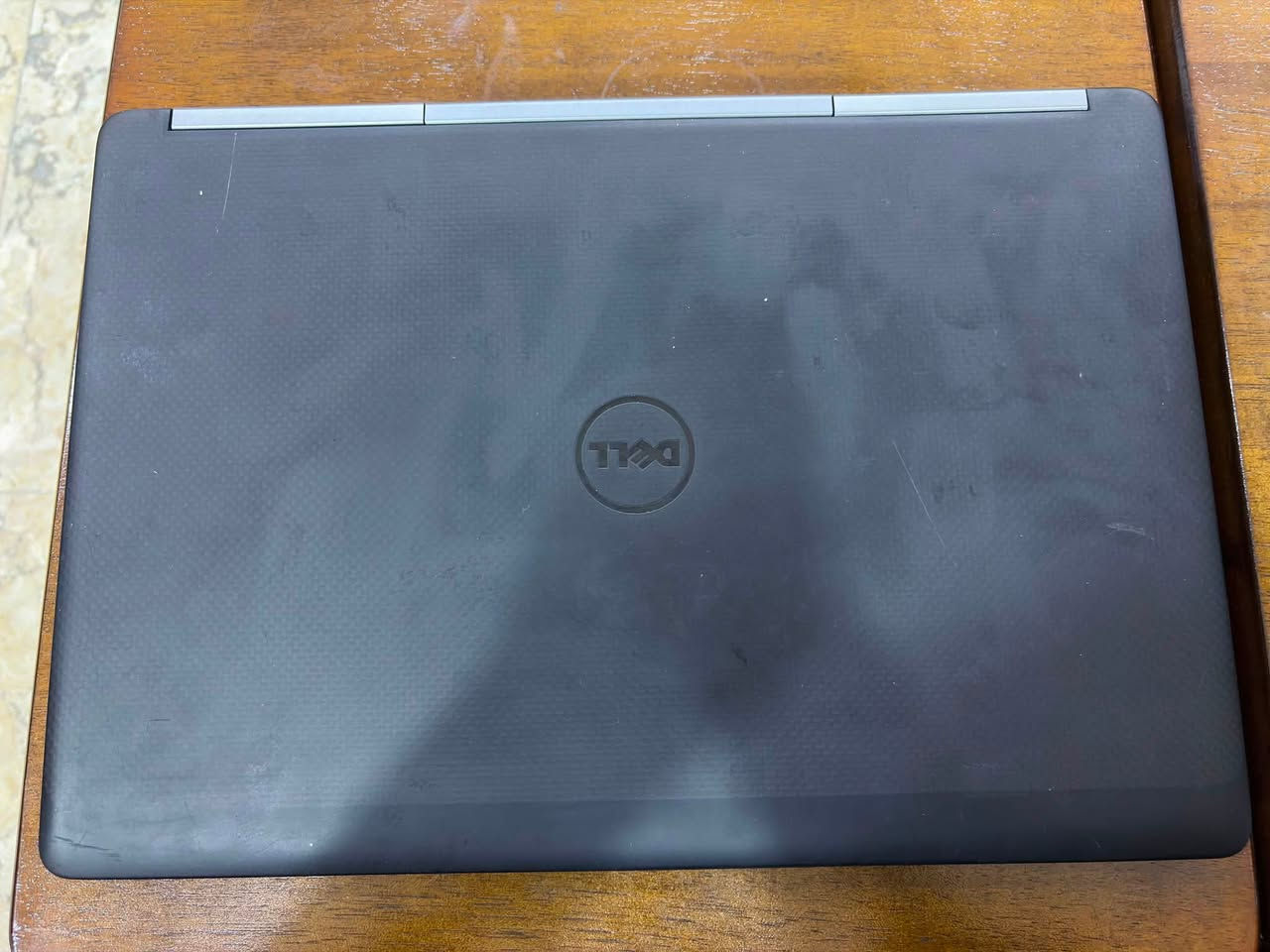لابتوب dell للبيع
مدة الاستخدام: سنتين
يحتاج الى تبديل بطارية
المواصفات: مذكورة بالصور
اللابتوب جيد جدا للاستعمال المكتبي
او الطلابي 
و للالعاب بنفس الوقت 
يشغل PUBGموبايل 60فريم اعلى اعدادت
العنوان: مدينة الصدر قطاع ٦٧
رقم التلفون: ***********
السعر: 500,000 الف 
التواصل واتساب

