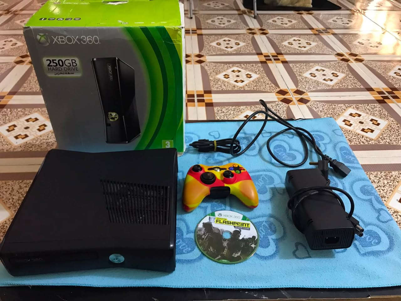 سلام عليكم للبيع اكس بوكس 360 جهاز كلش نظيف مثل ماتشوفه وانظف هارد 250 كيكا يحتوي 87لعبه وقابل للزيادة يده وحده بلادي كارتونه البلادي مكان قرص شغال سلم بصمه احسن نوعيه مكاني كركوك رقم موبايل *********** سعر 105 الف
