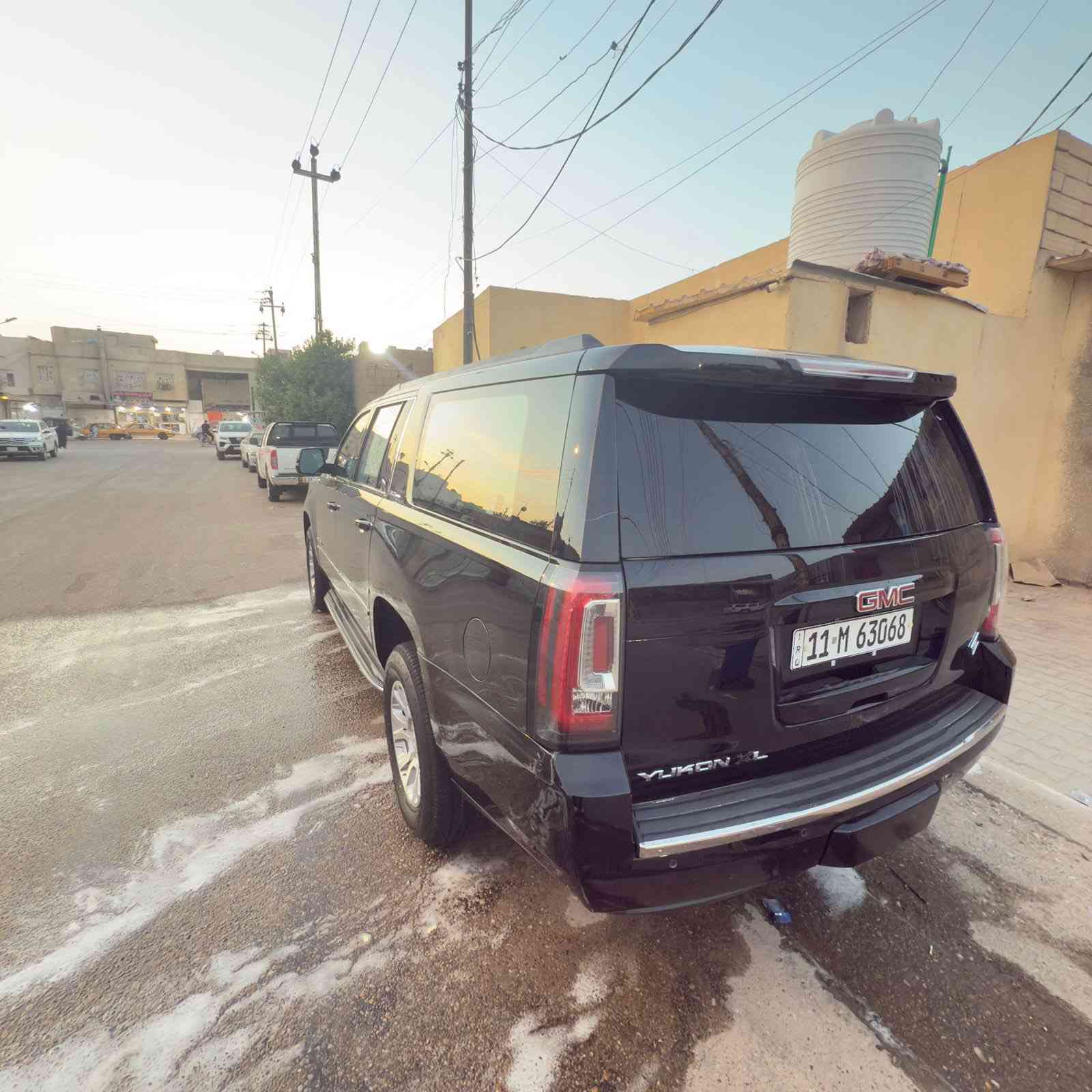 سلام وعليكم للبيع سياره يوكن طويله خصوصي بسمي  سياره وارد امريكي حادثه جاملغ امامي صفحت اليمن والبنيد مصبوغ السياره مغلفه كله نانو الاصلي  وجهازه من كلشي ودواخل السياره عسلي جلد مديل السياره 2015 ومعلايه 2020 وسعر  290 وبيه  رقم التليفون ***********
