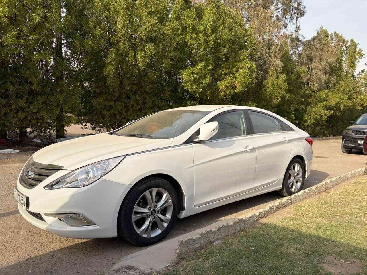 سوناتة 2012 خليجي
سيارة جاهزة ما بيهة نقص
بيهة صبغ حزام من دون تكم وقمارة
موصفات مري شفط ويل جبير وباقي الموصفات معروفة 
مكاني بغداد العامرية 
السعر 99 ورقة 
رقمي *********** بغداد, العراق
