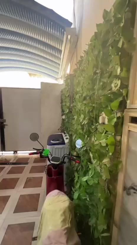 بيت طابو صرف بلاسكان الصناعي قرب المجسر 100متر طابقين والثالث بيتونه 4ونص في 6 كونكريت
السعر 135
 لتواصل***********
