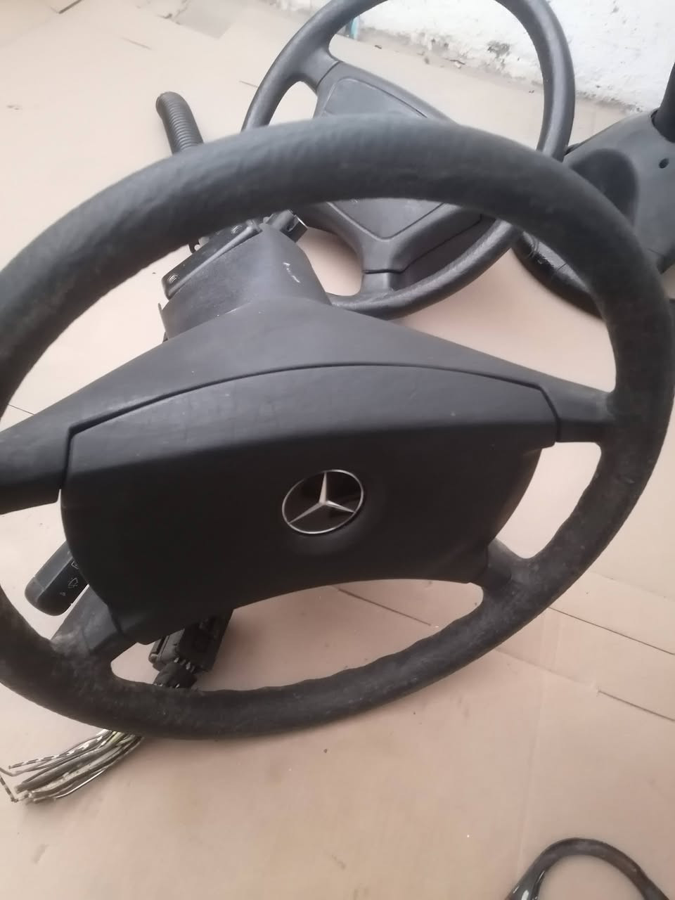 .
السلام عليكم عندي ستيرنات وارد
شبح 140
جامبو 126
كاملات الستيرن و الشريط و يدة الماسحات
و 3 مدافع
شبح 140 و ام عيون 210 
بغداد ***********
