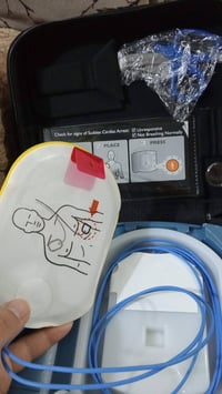 جهاز صدمات قلبية • فيليبس هارتستارت • بدون بطارية