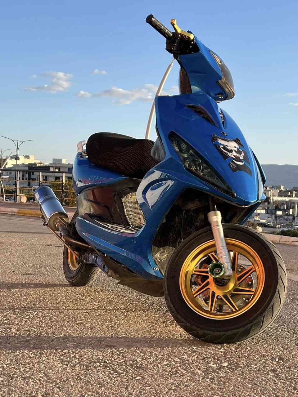 السلام عليكم دراجه ماكس  مضلع رياضي صرنصه دبل رياضي  محرك ياباني البوشه 49 كهربايات كامله نكره سلف دراجه مامفتوحه ماملعوب بيه  كفرات جديده سعر خاص مكاني السليمانيه خابات هاذه الرقم ***********
