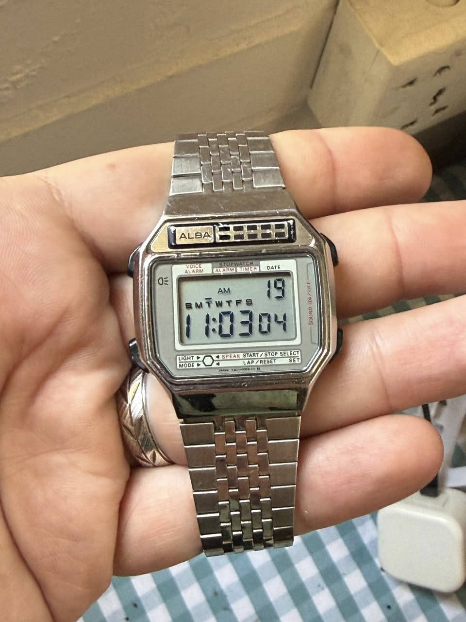 ساعه ماركة البا ياباني اصلي فنتج

انتاج سبعينات ساعه ناطقه 

Vintage Seiko Alba Digital Watch - Speaking Watch - Y823-5000 - Rare Retro Japan

سير يلبس ايد ناعمه وسط

سعرها 80 الف


**إذا كنت صاحب هذا الإعلان وتريد حذفه لأي سبب، رجاءا أرسل رسالة إلى الدعم الفني**