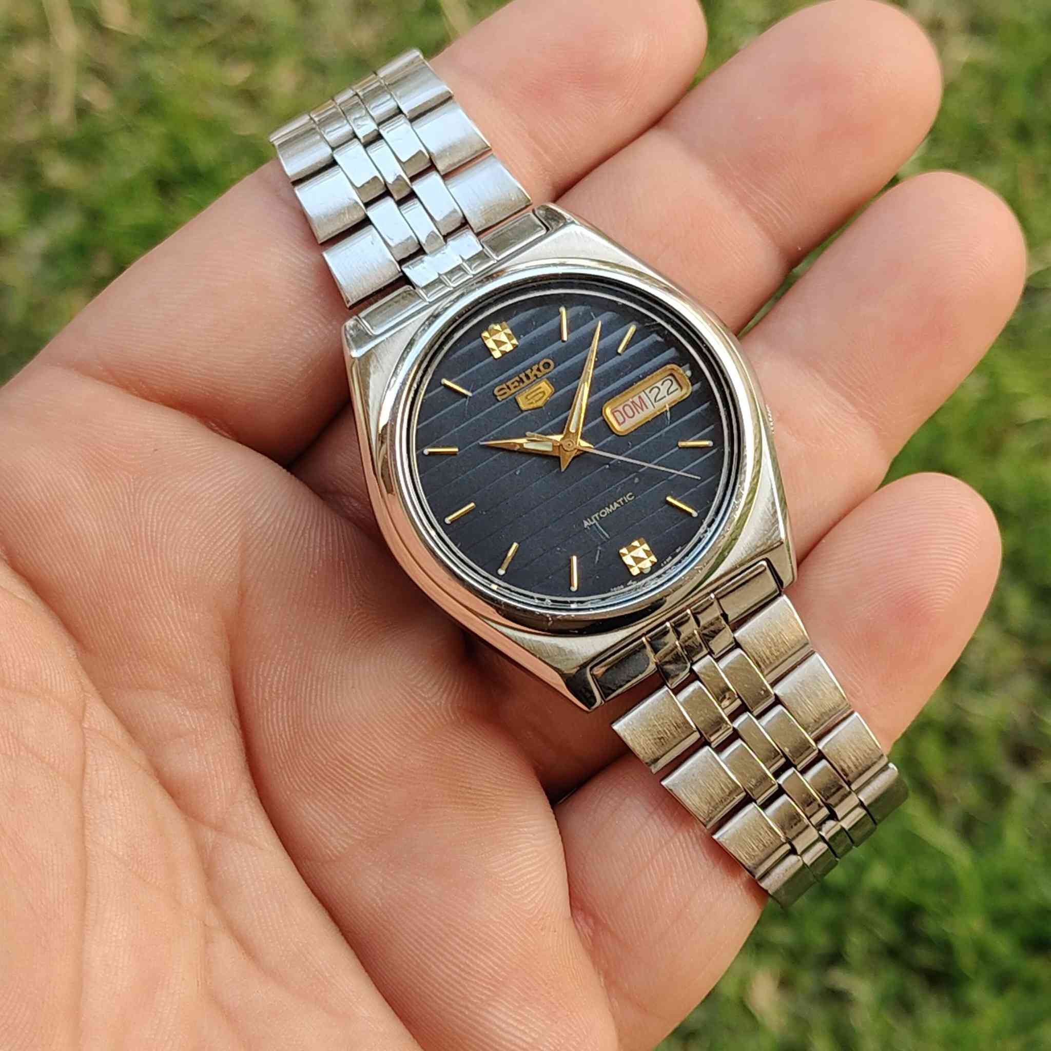 السلام عليكم ورحمة اللّٰه
سيكو فايف اتوماتك 
مقاس 37.5
نظافة ممتازة جداً 
دي ديت 
مينة مميزة جداً 
أصلي بالكامل 
السير واسع 

السعر 95 ألف مع التوصيل


**إذا كنت صاحب هذا الإعلان وتريد حذفه لأي سبب، رجاءا أرسل رسالة إلى الدعم الفني**