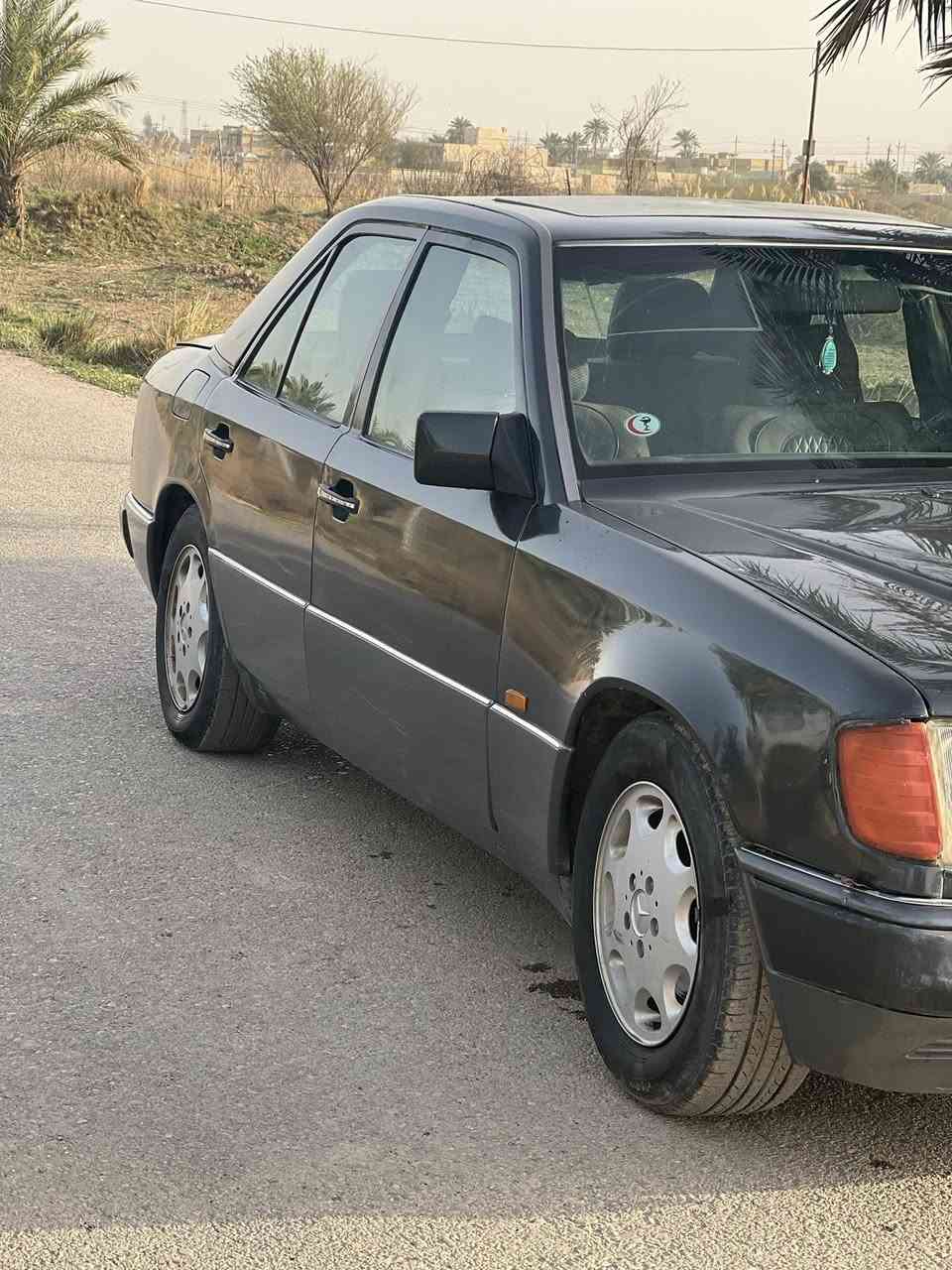 السلام عليكم
مارسيدس دب موديل 1991 محرك عنكبوت 300 بلاد سياره جاهزة محرك كير حداديه كهربائيات كله شغال 
تبريد العام يشتغل حاليا بي ضعف تايرات نص عمر سياره مصبوغه عام وبيها تلحيضات معجون غرفه السياره نص عمر مونضيفه كلش تحتاز دوشمه قواعد دبلات مصلحه تصليح درجه اولى والسياره قبل سبوع شديتلها منظومه بانزين كامله 
رقم بغداد سنويه قبل سبوع ساقطه 
مكان سياره ناصرية قضاء الفجر***********
السعر 60وبيها مجال
