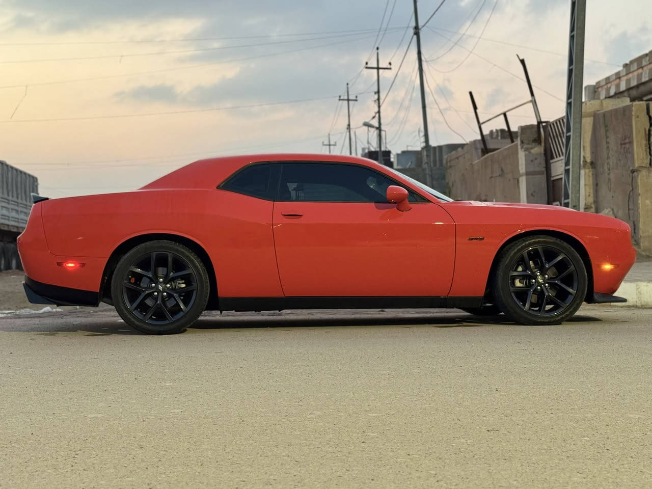 جالنجر 2023 Rt اصدار اخير
فحص باسمي تحويل مباشر
حادث خفيف جدا بدون اي ضرر اضافي 
"وسونار موجود"
بدون ايرباك، بدون دواخل، بدون شاصي
المواصفات 
* رادار خلفي جانبي 
* كشافات الضباب زنون 
* المصابيح الأمامية مع LED 
* حساسات 
* سستم صوت الپاين 
* ويل قياس 20 انج 
* مقاعد رياضية  
* مقاعد أمامية كهربائية عدد 2 
* تشغيل عن بعد 
* ستيرن كهربائي 
* محدد سرعة 
* تلفون بلوتوث 
* كاميرا خلفية 
* مرايا متحسسة للاضاءة العالية 
* كير شفتر بالستيرن  
* دخول ذكي (بصمة)
* ممشى ١١ فقط زيرو شركة
سعر 248 فقط وبيها مجال 
* مكانها الفلوجة  *********** واتساب
