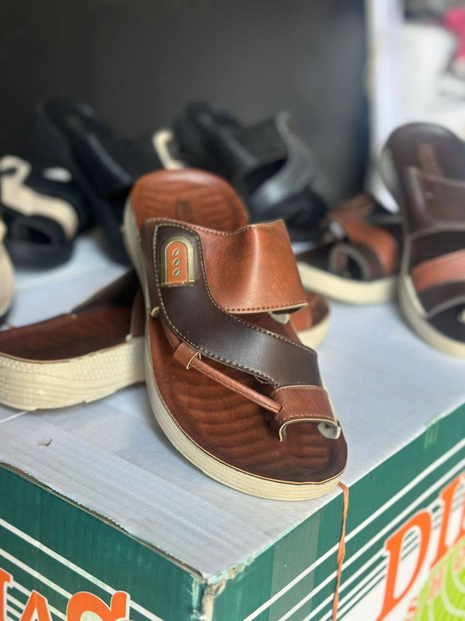 شحاطة رجالي اصبع
تفاصيل داخل صوره 
متوفر توصيل لجميع المحافظات 
رابط قناة التليكرام//
https://t.me/shams12297
للحجز والاستفسار مراسله الصفحه
رقم الواتساب//
***********
