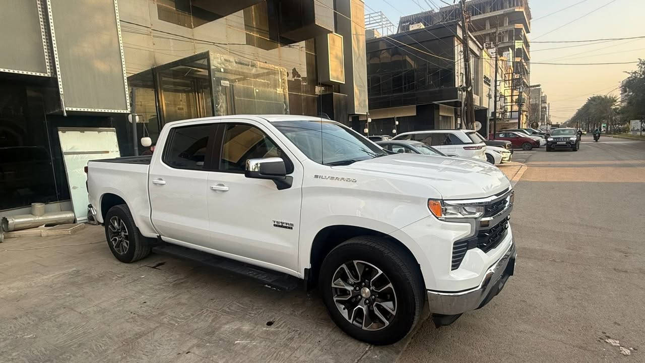 سلفرادو موديل 2024 رقم اربيل وارد أمريكي. حادث باب خلفي ومبدل نفس لون فقط كفاله من دواخل وشواصي كفاله باب طويل بدي كصير المرغوب حجم المحرك(V8) /5300/ الموصفات LT تكساس اديشن
فول حساسات رادار امامي شاشتين سايد بريك كهربائي كار بلي /5 بصمات تشغيل عن بعد باب خلفي كهربائي 4 انضمه قياده سياقه ذاتيه تحديد مسار مثبت سرعه وبعد هواي. بيه. موصفات.
السعر 35.000$ وبيه مجال للمشتري 
📍بغداد الكريعات 
***********
