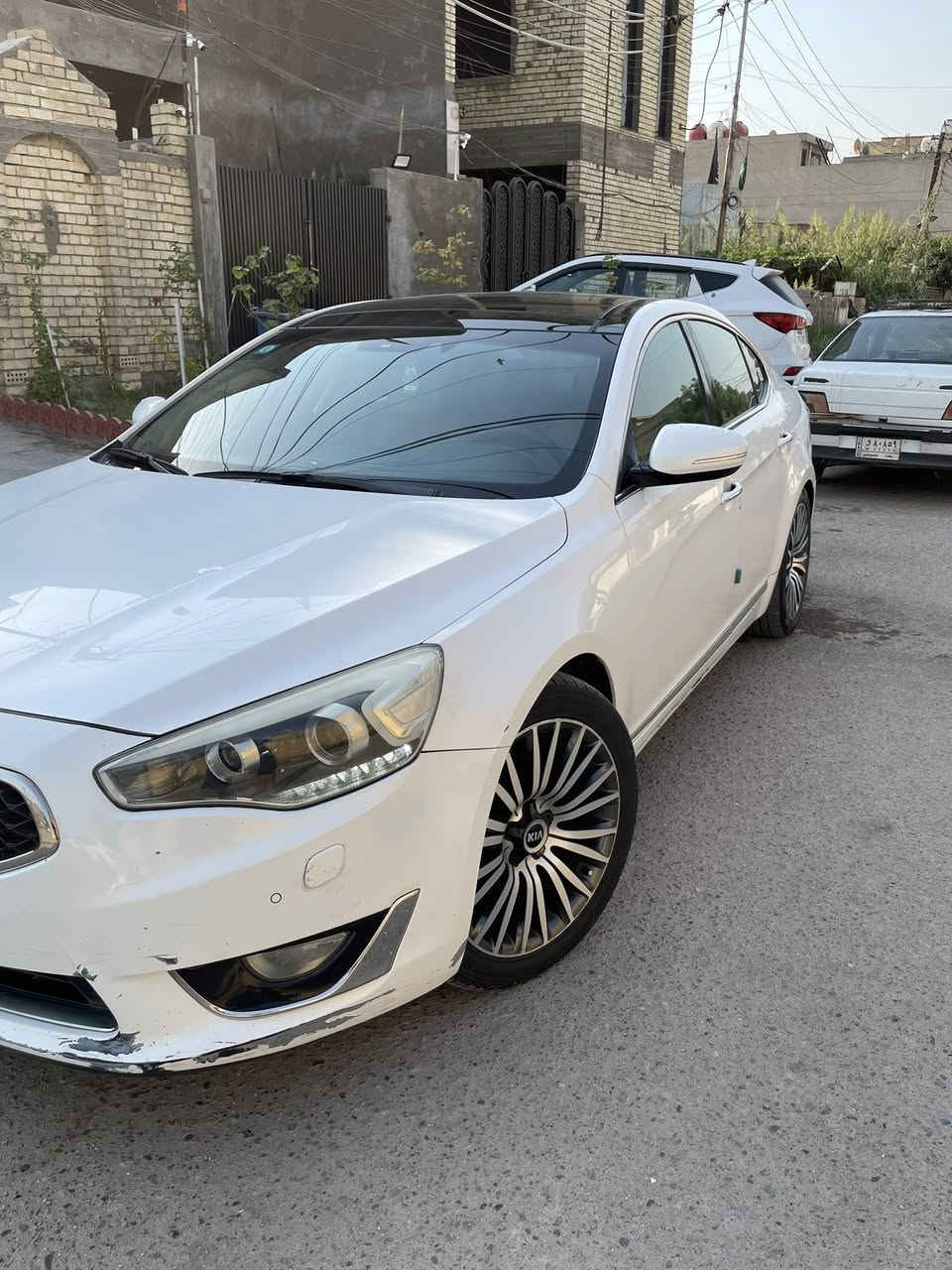 كيا كادنزا موديل 2015 خليجي 
مواصفات فتحة بصمة بردة خلفي تدفئة كشنات 
كراسي كهربائية خزن ميموري مكينة 3500 
ضرر السيارة : اربع قطع فقط صبغ بابين وجاملغيين 
عكس جهة السايق كلهن من جهة وحدة 
للتواصل الاتصال : ***********
السعر : 133ورقة  
بغداد البلديات
