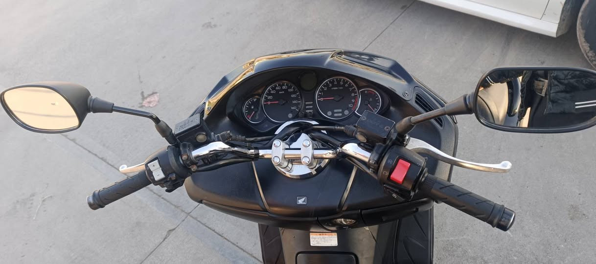 سلام عليكم من رخصة الادمن 
عندي دراجه فورزا2008/08 الدراجه اخو الجديد نضيفه 
مابيها اي عيب سعره 11 وبيها مجال مكان دراجه اربيل متواجد على الواتساب او على الرقم فقط *********** ماسنجر مامتواجد
