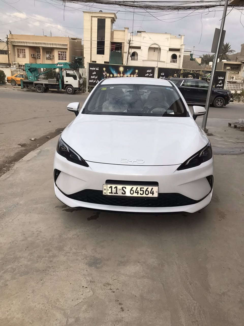 السلام عليكم سيل 5داخل بيجي واسود ماشيه ٢٩٠٠ السياره مكفوله مرقم بغداد مكان السيارة بغداد حي اور السعر ١٨و٤٠٠  للتواصل ***********
