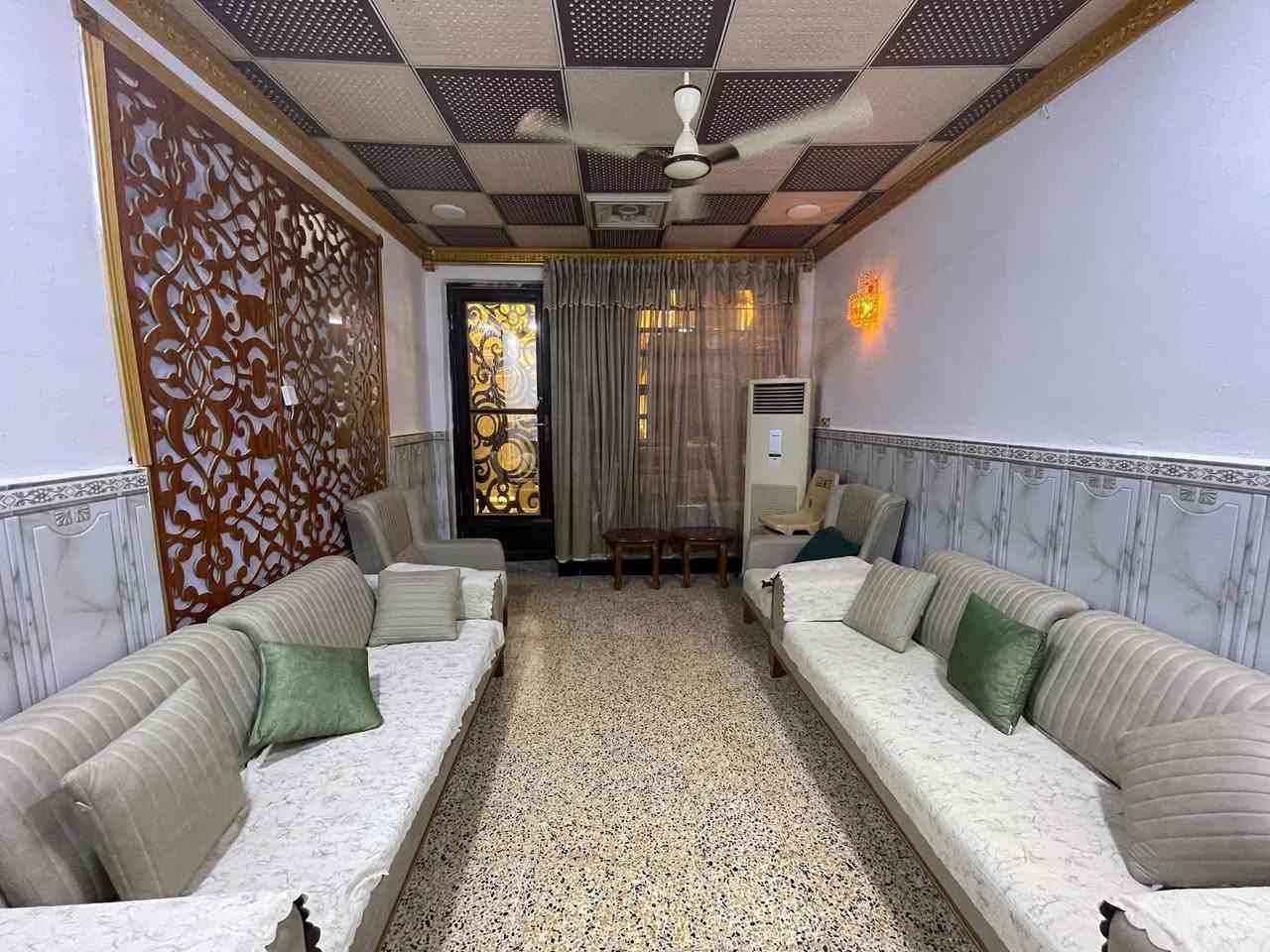 السلام عليكم
بيت 100م الثعالبة الشارع التجاري 5x20
منطقة العشر الاف (طابو ملك صرف)
بالشارع النافد الثاني /قرب طرشي الكناني سابقاً
المنطقة كاملة 
🏭 ماء / مجاري/ تبليط
🏛️مدارس حكومية وأهلية
🏨مستوصف 
🏚️سوق كبير
🎢 قريب على الشارع الرئيسي (شعب - حسينية )
المنطقة تبليط جديد 

يحتوي :-
🏠 طابقين

1️⃣ الطابق الاول 
⭕️طرمة وحمام
⭕️استقبال
⭕️هول وسط 
⭕️مطبخ
⭕️حمام داخلي
⭕️غرفة

2️⃣الطابق الثاني
⭕️2 غرف نوم
⭕️حمام 

3️⃣الطابق الثالث
⭕️2 سطح شتايكر 
⭕️بيتونة كبيرة على سطحين

👇البيت عالي عن الشارع
👇منظومة كاميرات 🎥 
👇سقوف ثانوي 
👇سخان وخزان ماء وماطور الماء
👇غير معروض عند اي دلال البيع مباشر مني

البيت بحالة جيدة جداً
موقع مميز على شارع تجاري
البيت أجمل من الفديو
السعر 155 مليون
⭕️ نعتذر عن البيع بالقسط او عن طريق المبادرة
للاستفسار 
***********
***********
