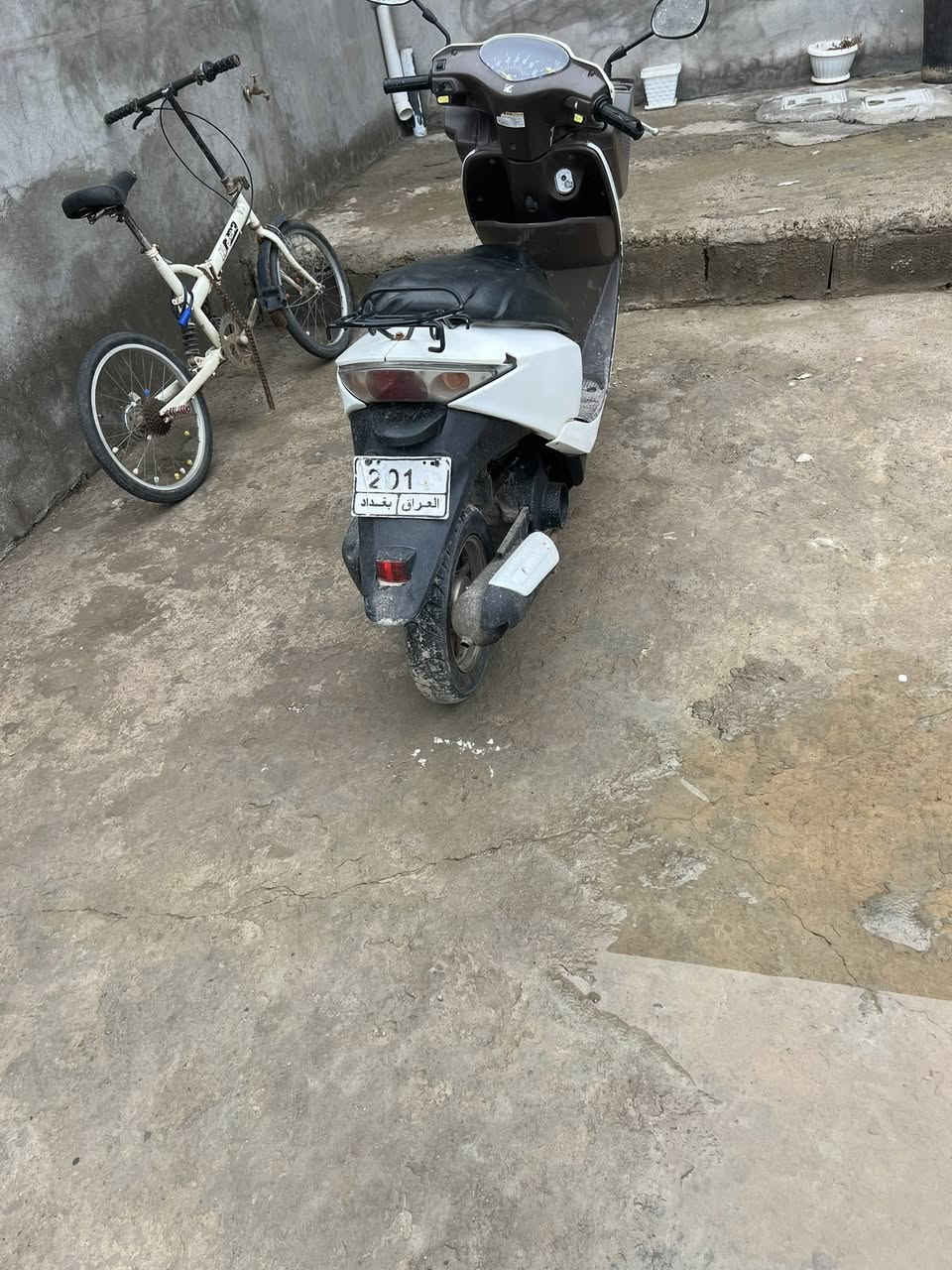 ماطور حجم صغير بانزين وحد ودهن وحد ياباني كله شغال ونظيف للبيع او مراوس ب 275 بي مجال بسيط ***********
